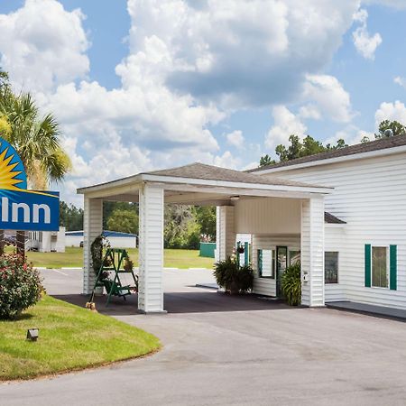 Days Inn By Wyndham Hampton Экстерьер фото