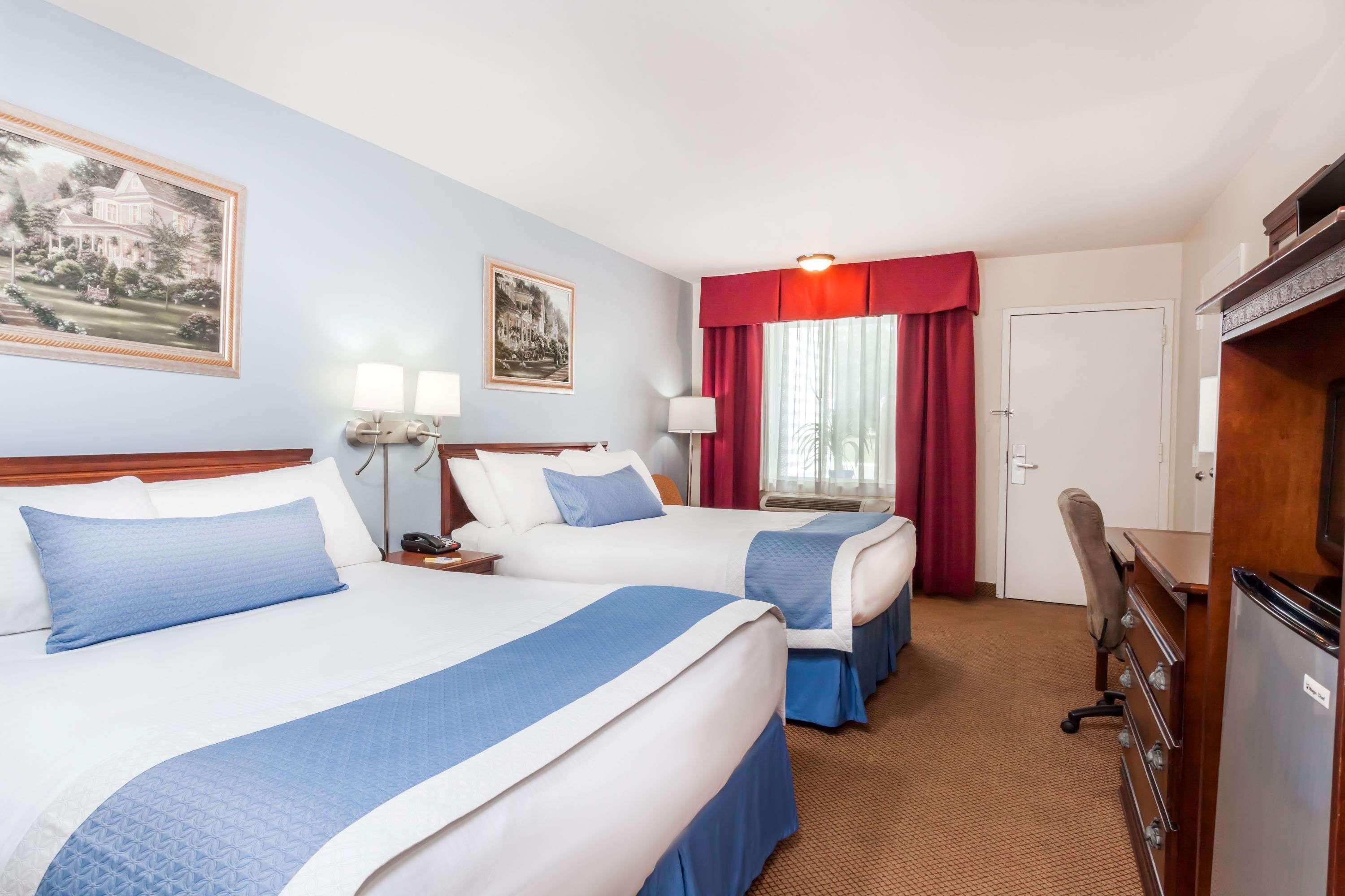 Days Inn By Wyndham Hampton Экстерьер фото