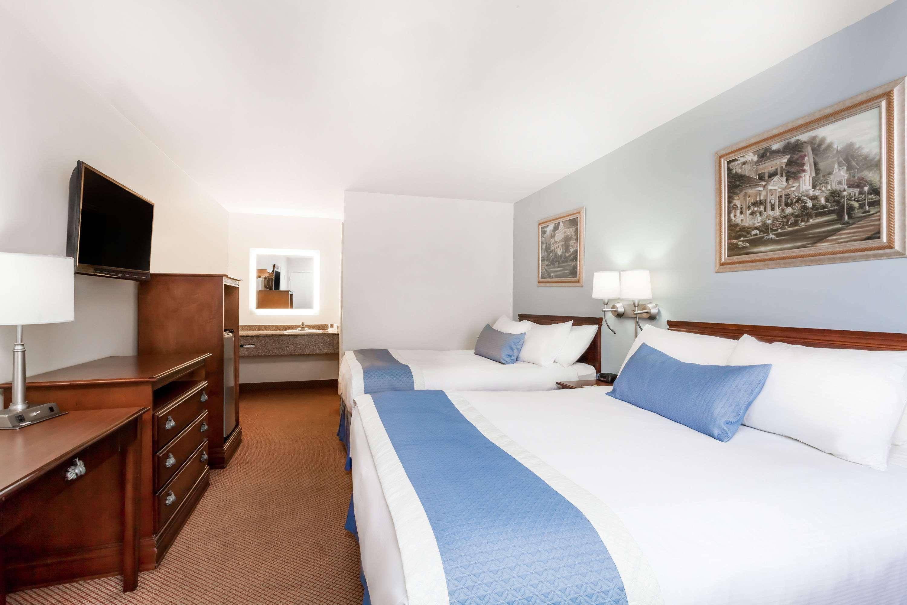 Days Inn By Wyndham Hampton Экстерьер фото