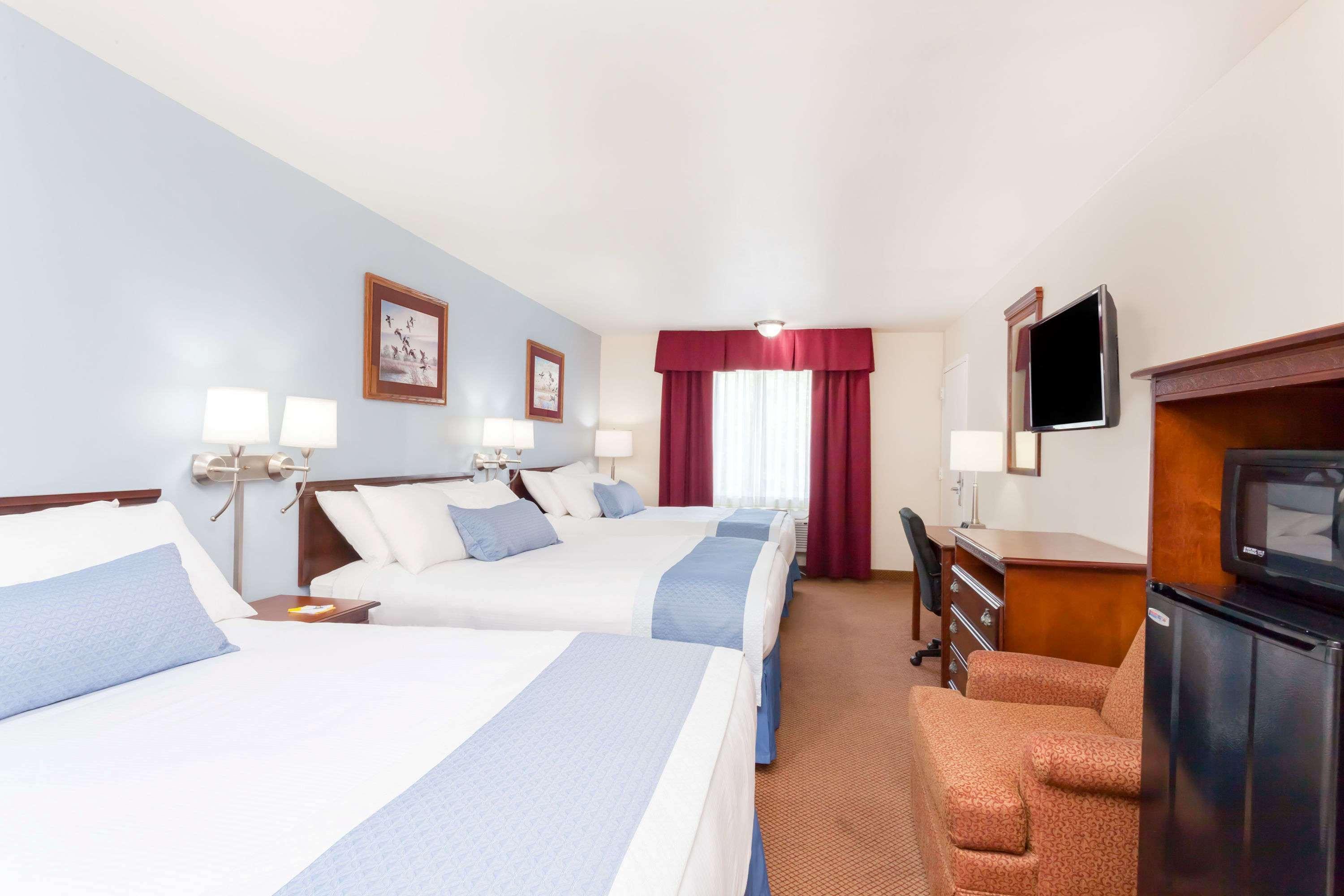 Days Inn By Wyndham Hampton Экстерьер фото