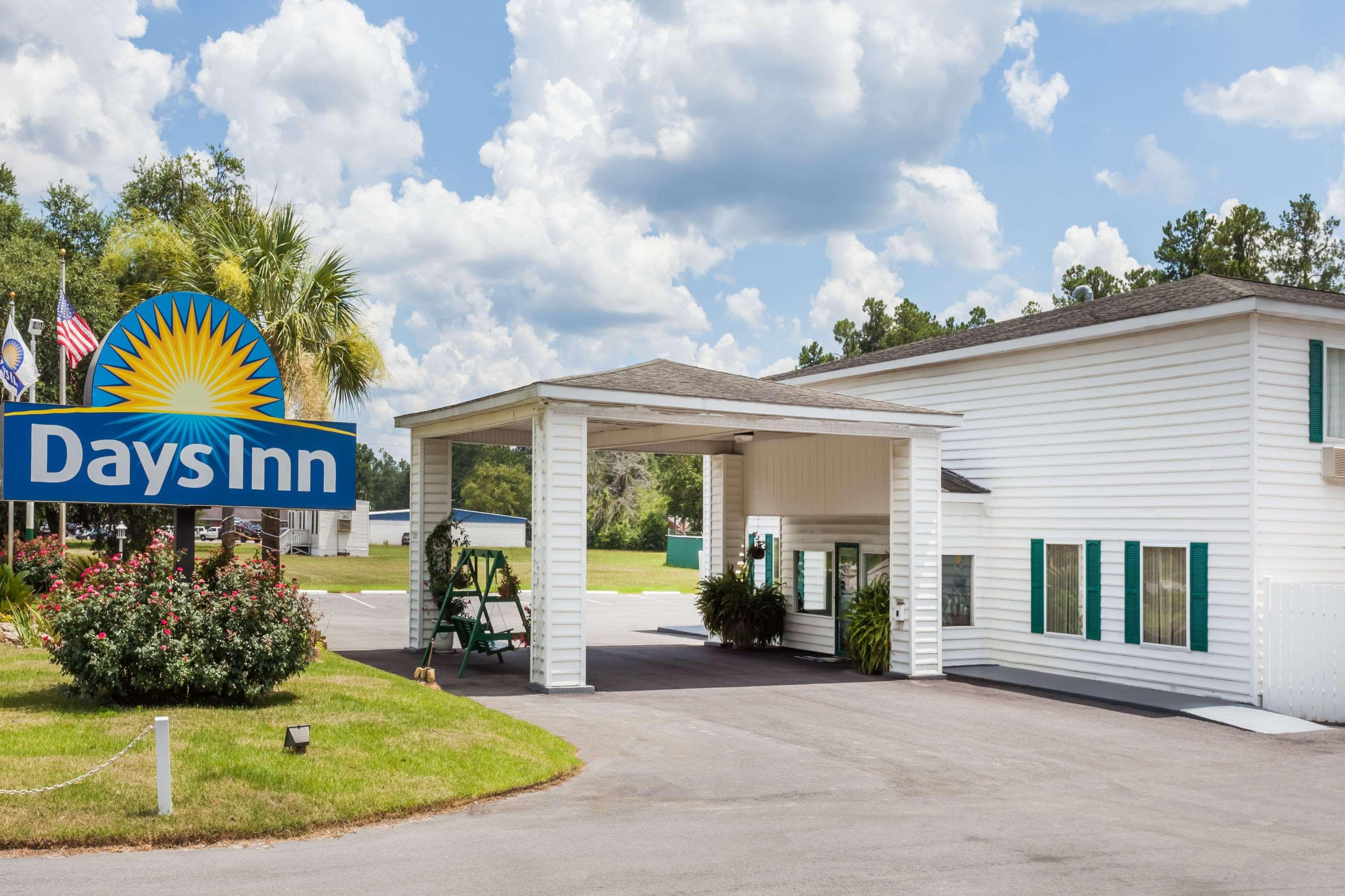 Days Inn By Wyndham Hampton Экстерьер фото